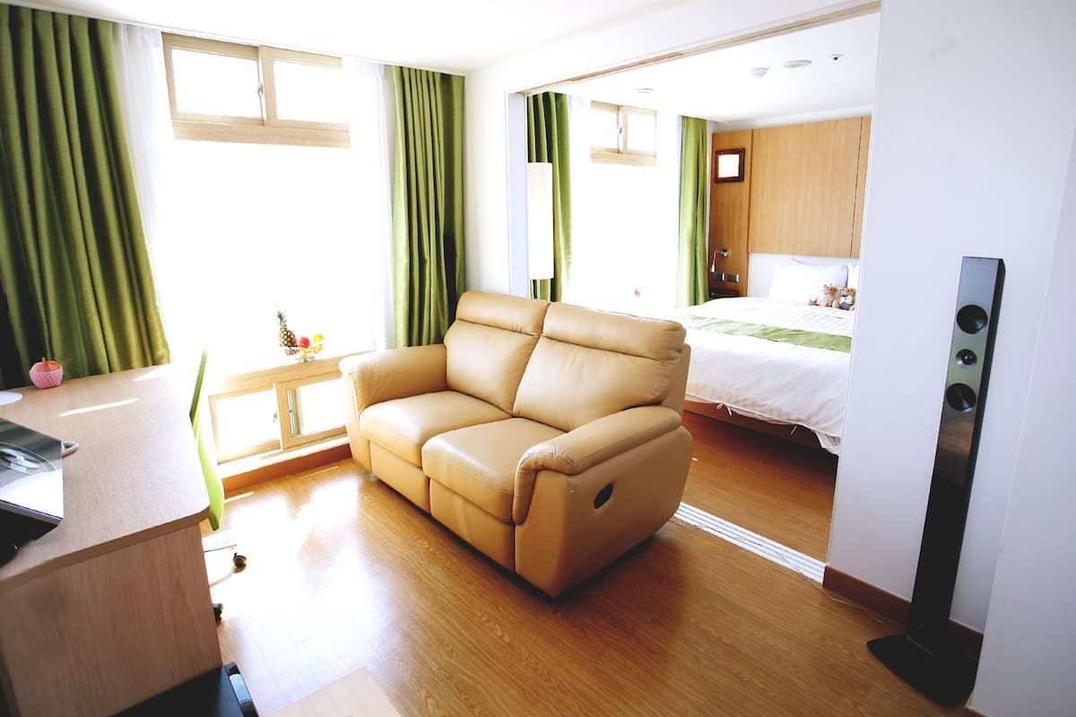 Suite | Living area | LCD TV