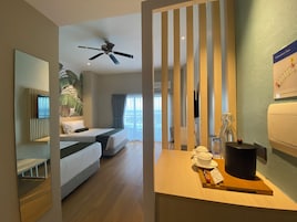 Deluxe Seaview | Minibar, in-room safe, desk, free WiFi