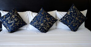 Hochwertige Bettwaren, Minibar, Zimmersafe, Schreibtisch