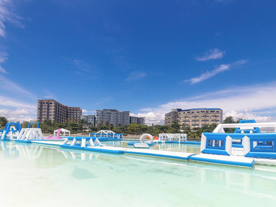 Outdoor pool, free pool cabanas, pool umbrellas