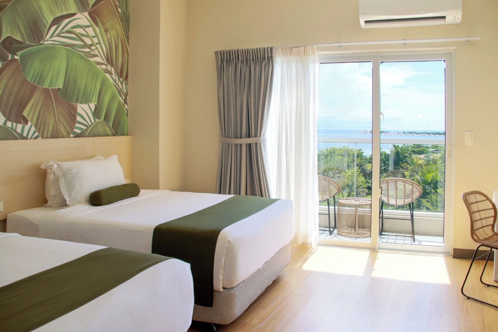 Deluxe-værelse | Premium-sengetøj, minibar, pengeskab på værelset, skrivebord