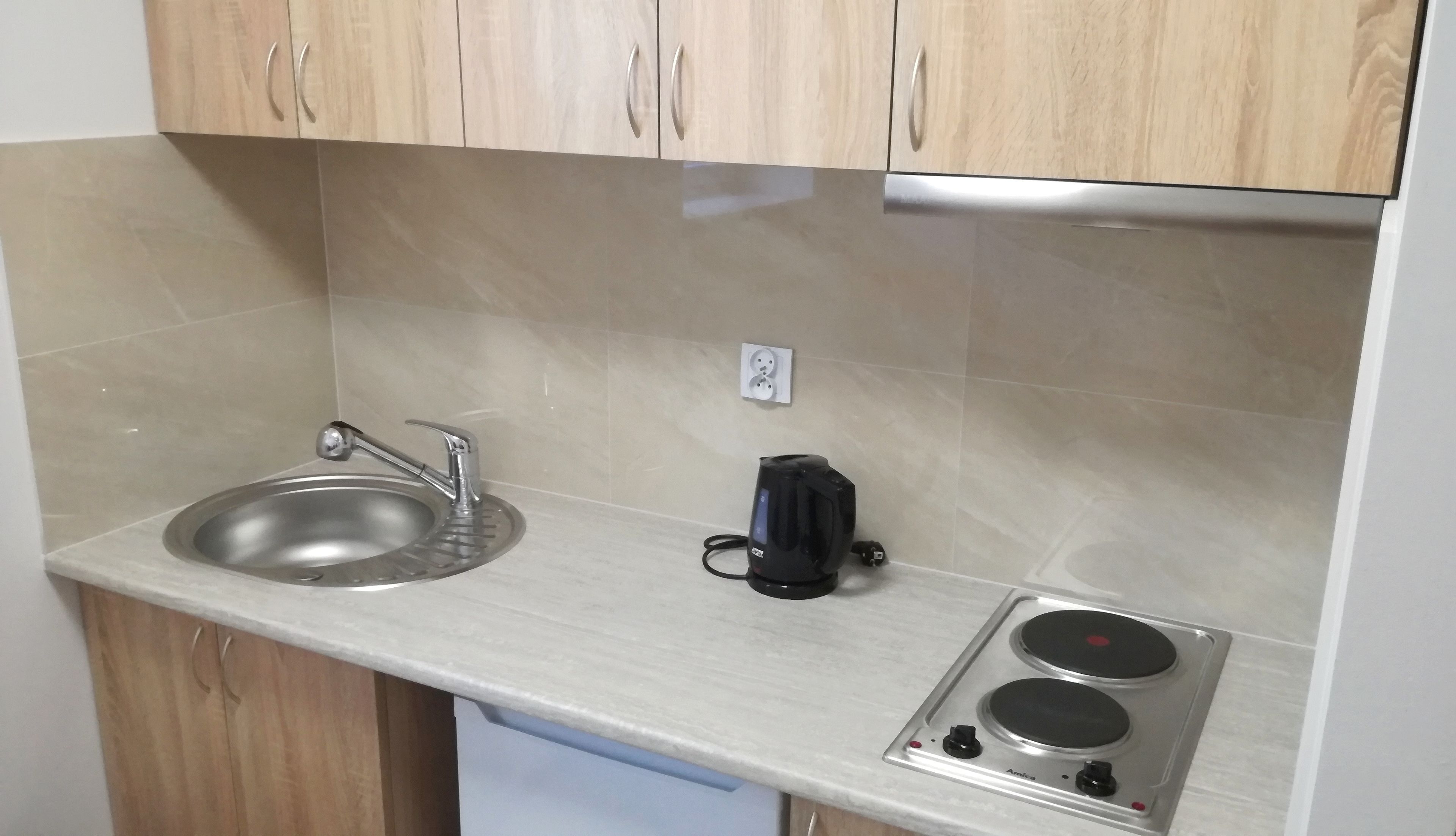 family suite, 2 bedrooms, kitchenette, ground floor | private kitchenette | full-sized fridge