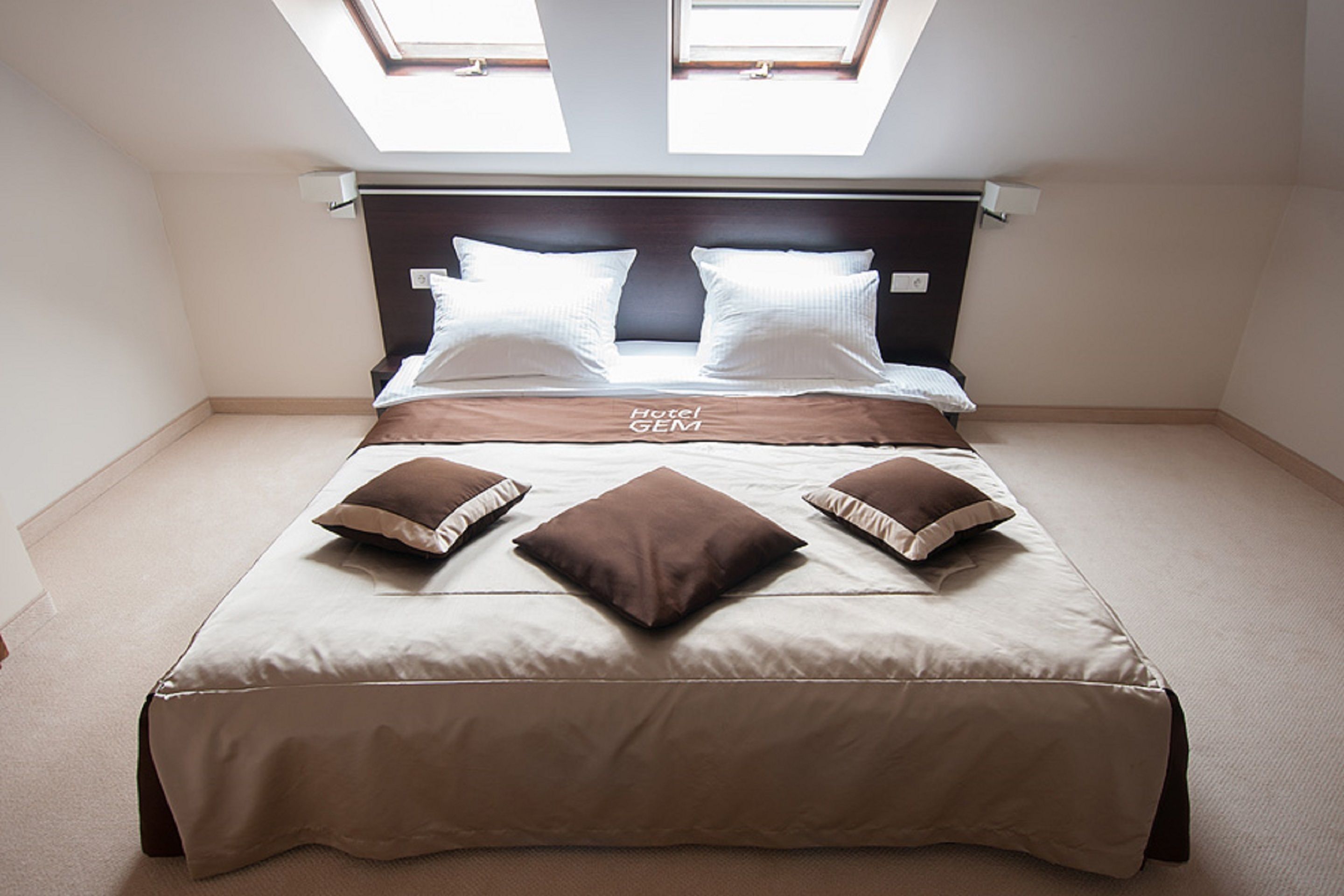 business apartment | egyptian cotton sheets, premium bedding, pillow-top beds, minibar