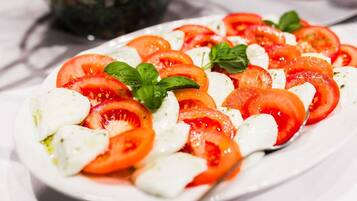 Daily buffet breakfast (PLN 55 per person)