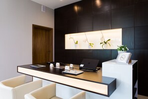 Reception - GEM Hotel (Wroclaw)