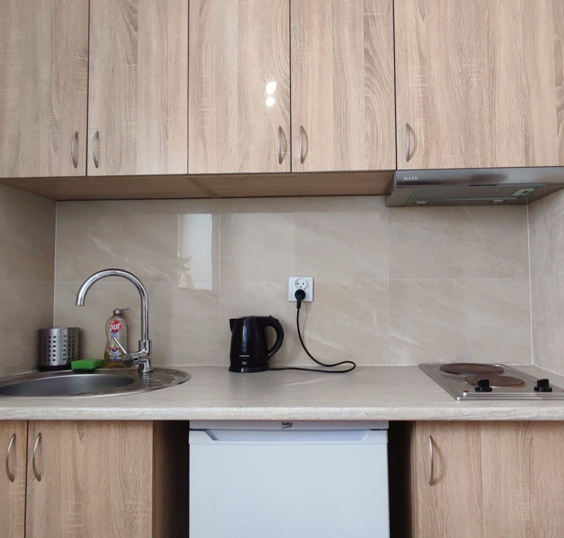 family suite, 2 bedrooms, kitchenette, ground floor | private kitchen | full-sized fridge