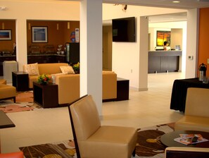 Lobby sitting area - Baymont by Wyndham Hobbs (Hobbs)