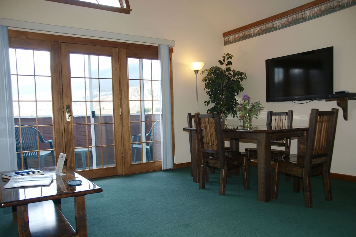 Suite, Private Bathroom (Yellowstone Suite)