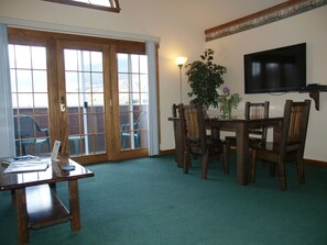Suite, Private Bathroom (Yellowstone Suite)