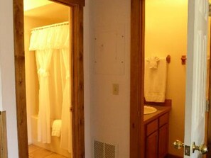 Room, Private Bathroom (Big Sky Room) | Bathroom