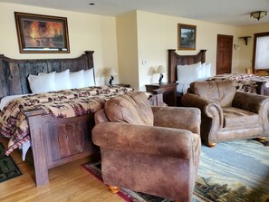 Suite, 1 Bedroom, Mountain View | Iron/ironing board, free WiFi, bed sheets, alarm clocks
