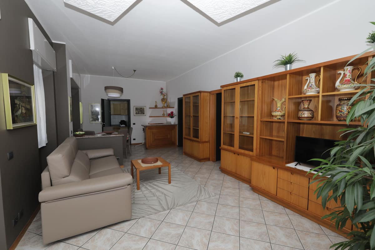 Appartement, 2 slaapkamers, terras | Woonruimte | Een lcd-televisie