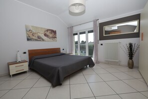 Apartment, 2 Bedrooms, Annex Building (Street level entrance)