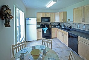 大型冰箱、微波爐、洗碗機、鍋具/餐盤/�廚房用品