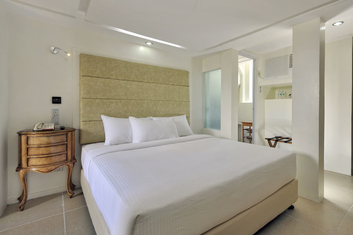 Ropa de cama de alta calidad y artículos del minibar gratis