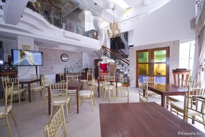 2 restaurants, breakfast, lunch, dinner served; Filipino cuisine