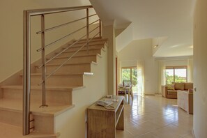 2 bedrooms, in-room safe, laptop workspace, blackout drapes