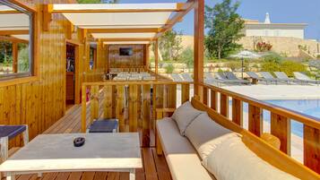 Poolside bar