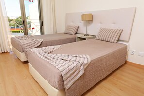 Villa familiar, 2 habitaciones | 2 habitaciones y caja de seguridad en la habitación 