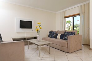 Televisión LCD 50 cm con canales de televisión vía satélite