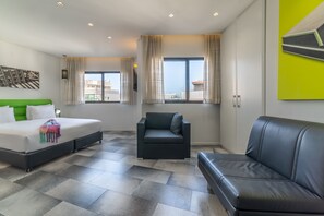 Superior-Studio (Upper Floor) | Zimmersafe, Schreibtisch, Verdunkelungsvorhänge, schallisolierte Zimmer