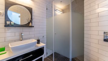 Studio | Bathroom