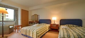 In-room safe, desk, laptop workspace, iron/ironing board - Hotel Bel Air Sendai (Sendai)