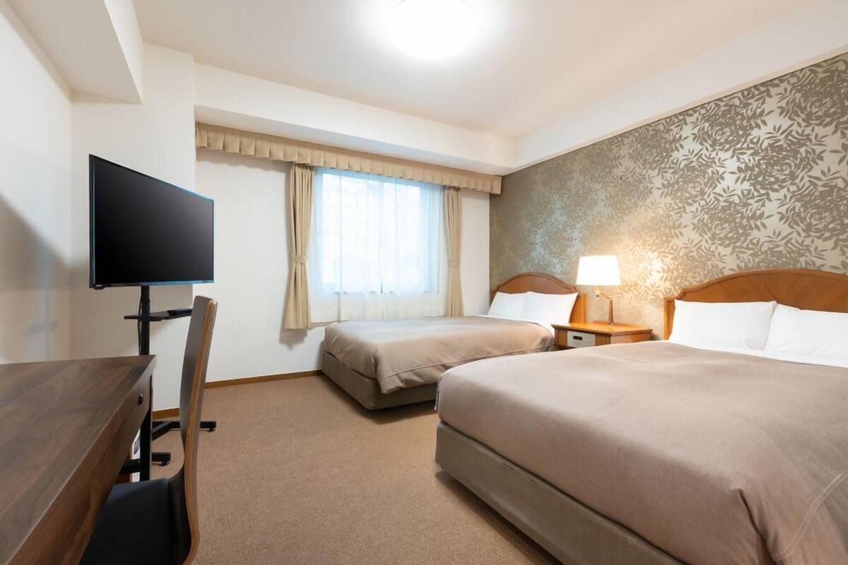 In-room safe, desk, laptop workspace, iron/ironing board (on request)