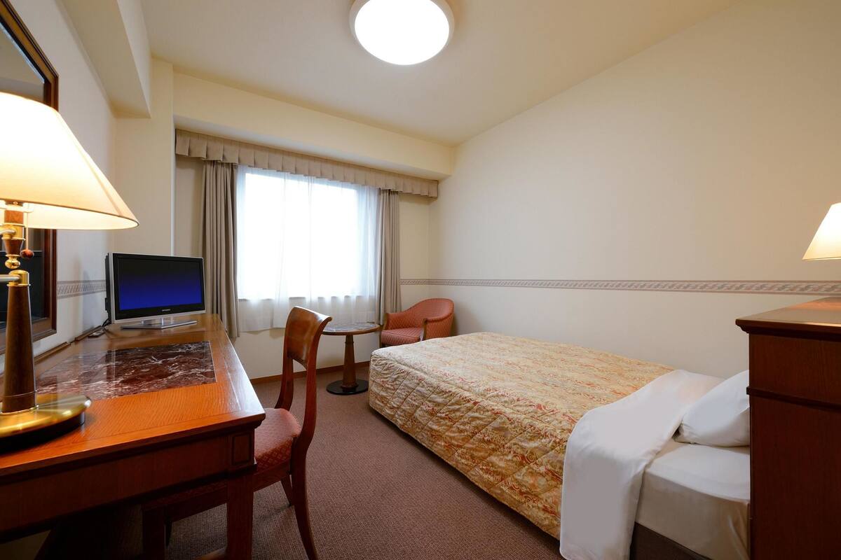 In-room safe, desk, laptop workspace, iron/ironing board (on request)