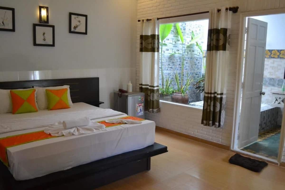 Superior Room | Minibar, desk, blackout drapes, rollaway beds