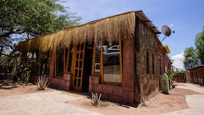Vista frontal de la propiedad