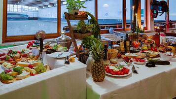 Daily buffet breakfast (EUR 7.50 per person)