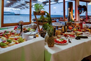 Frokostbuffé hver dag (EUR 7.50 per person)