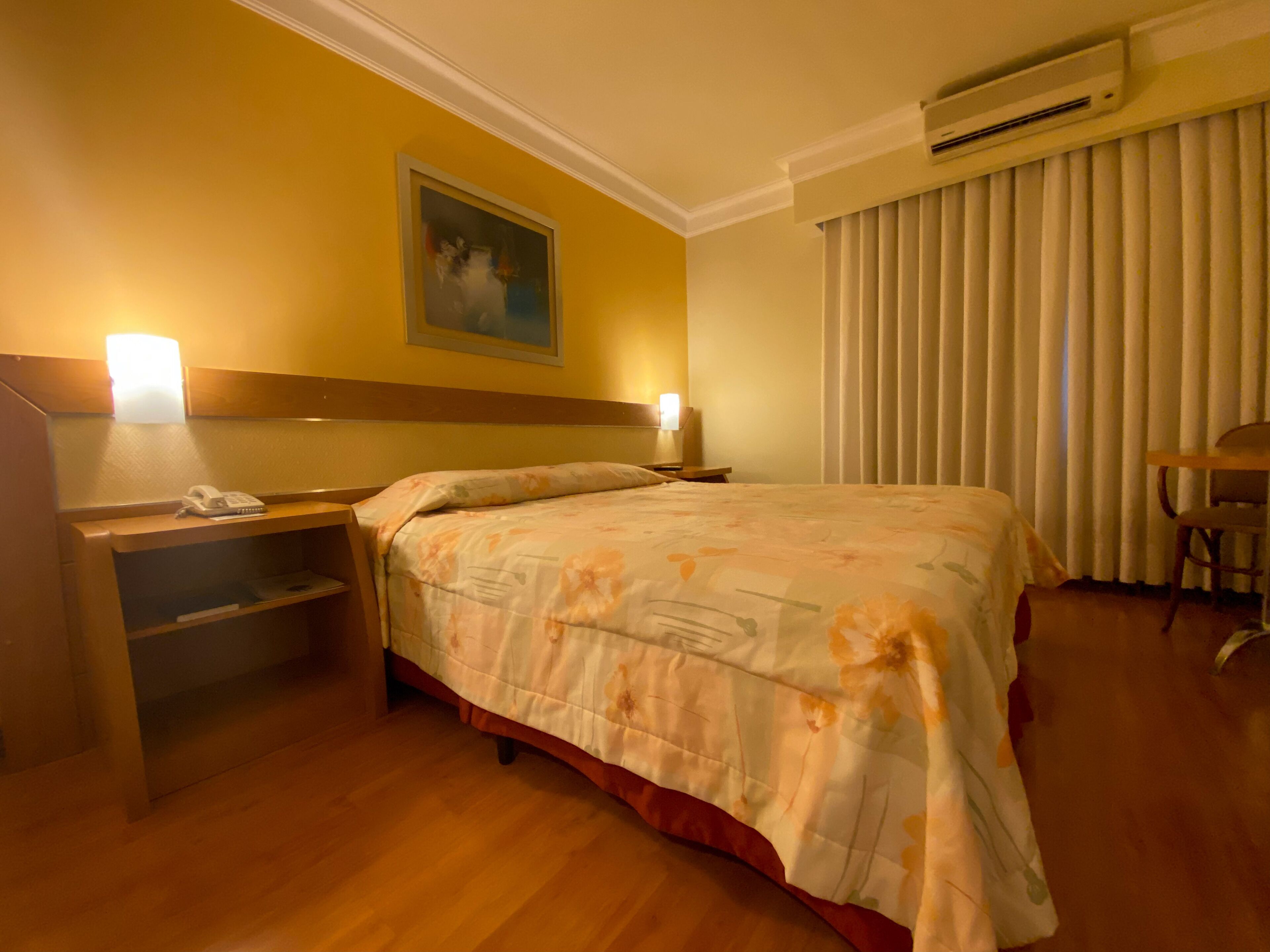Minibar, Schreibtisch, kostenloses WLAN, Bettwäsche