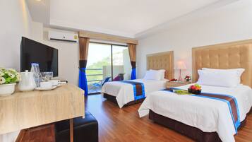 Deluxe Room | Hypo-allergenic bedding, in-room safe, rollaway beds, free WiFi