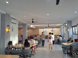 Breakfast, lunch and dinner served - Blue Wave Hotel Hua Hin (Hua Hin)