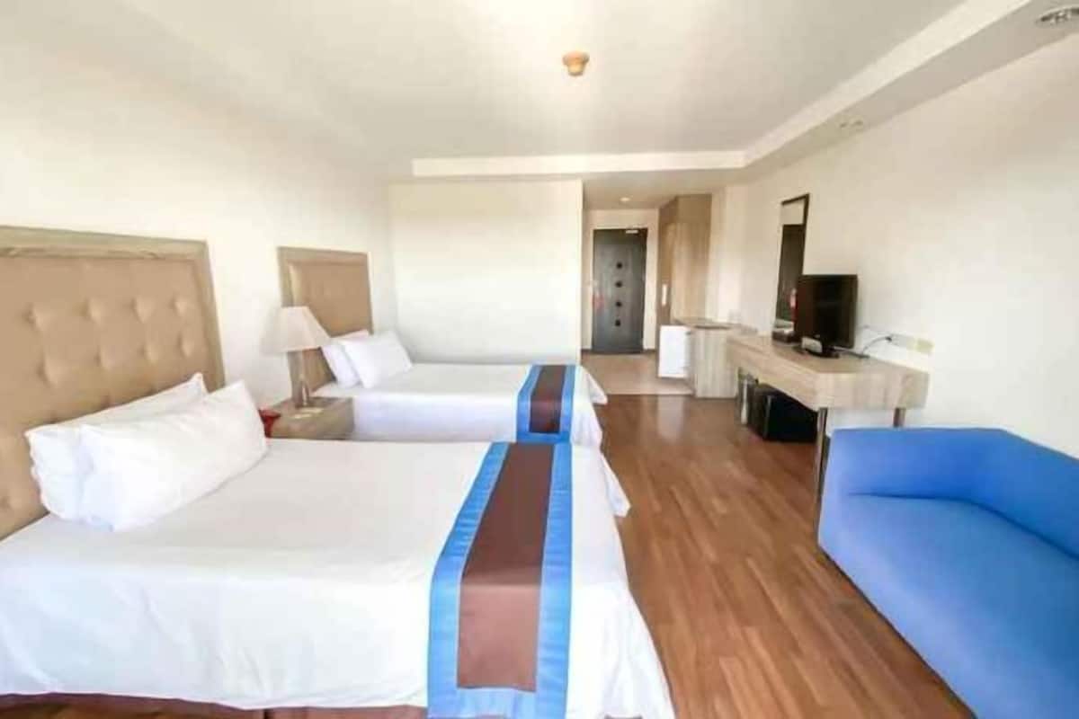 Hypo-allergenic bedding, in-room safe, rollaway beds, free WiFi