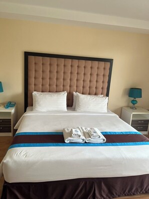 Deluxe-rum | Allergitestade sängkläder, värdeförvaringsskåp på rummet och extrasängar