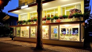 A two-story building with a ground floor restaurant and upper residential units. - Hotel Samoa (Rimini)