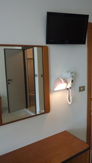 Coffres-forts dans les chambres, ameublement personnalisé, bureau