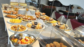 A buffet with various food items, including pastries, fruits, and vegetables. - Hotel Samoa (Rimini)