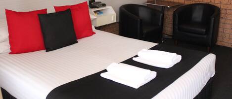 Deluxe Room, 1 Queen Bed | 1 bedroom, premium bedding, Select Comfort beds, individually decorated