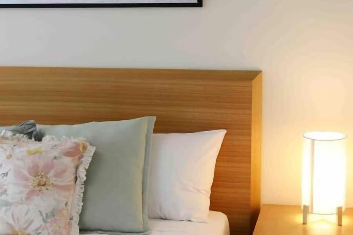 Economy Studio | Premium bedding, iron/ironing board, free WiFi, individually decorated