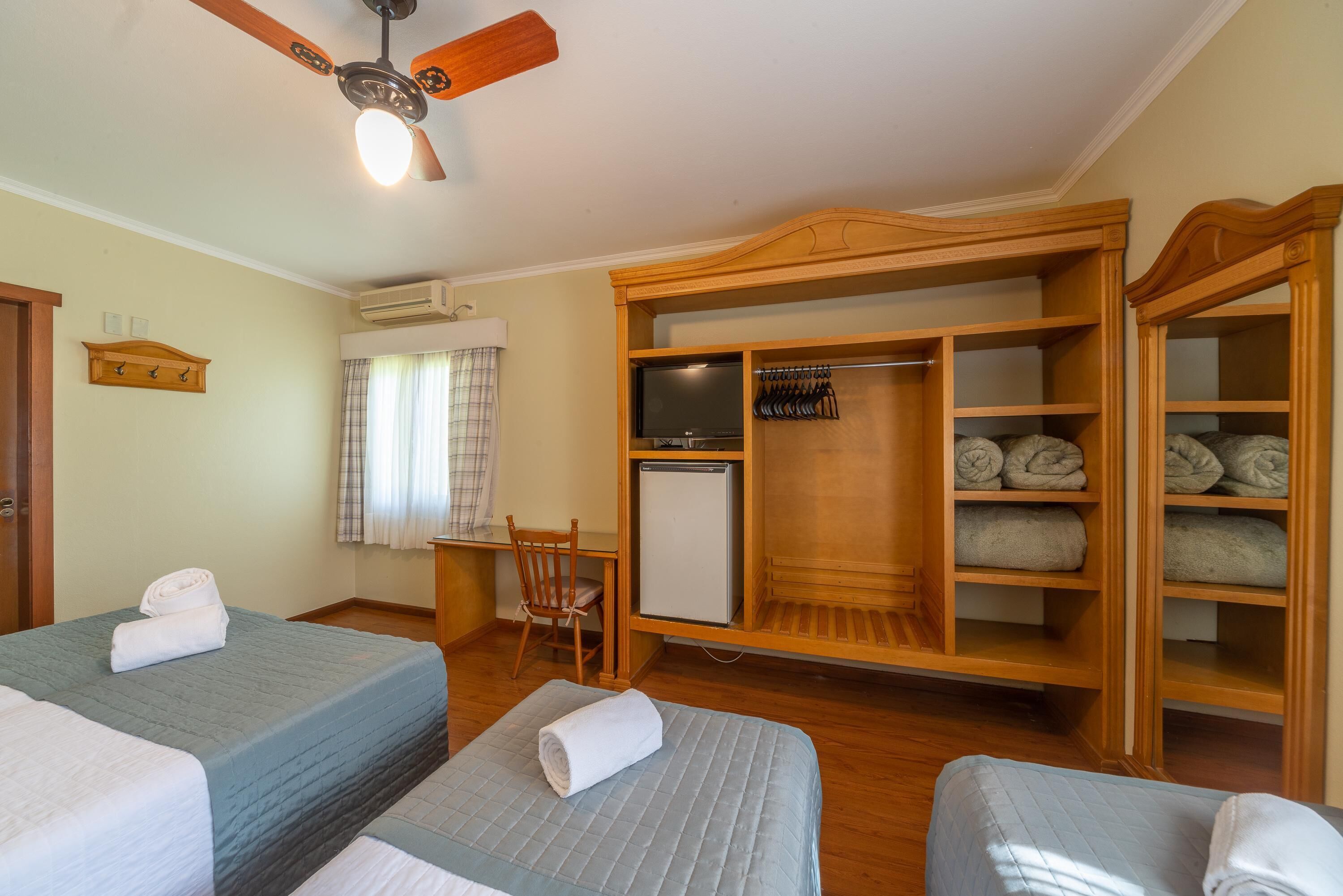 Minibar, blackout drapes, free WiFi, bed sheets