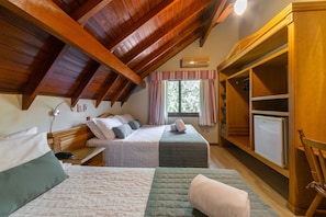 Deluxe Quadruple Room | 1 bedroom, minibar, blackout curtains, free WiFi