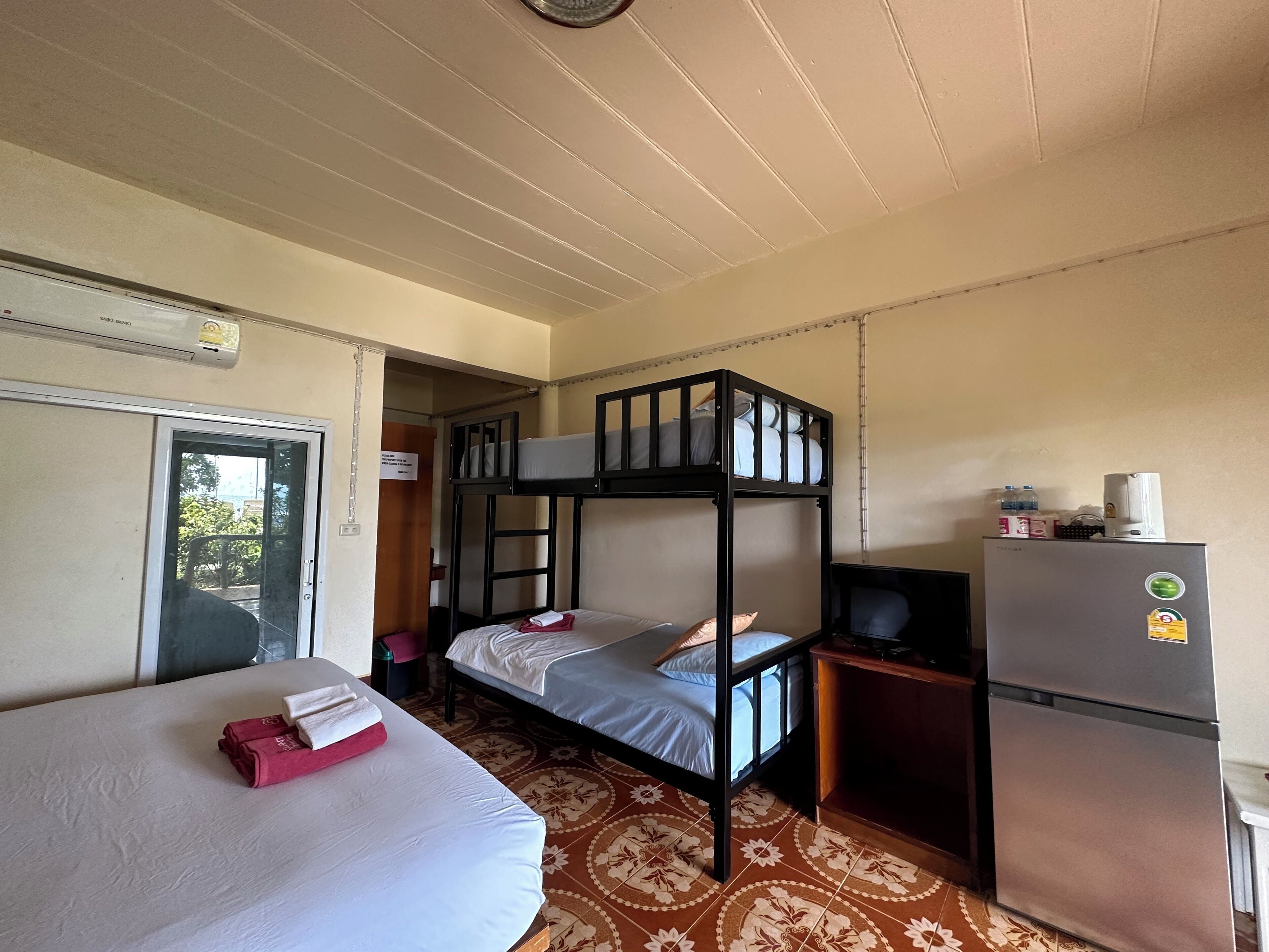 Free WiFi, bed sheets