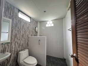 A bathroom with a toilet, sink, and shower. - Lanta Garden Home (Ko Lanta)