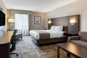 Habitación estándar, 1 cama de matrimonio, no fumadores, frigorífico y microondas (with Sofabed) | Ropa de cama hipoalergénica, escritorio, cortinas opacas