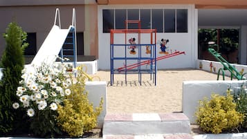 Children’s play area – outdoor