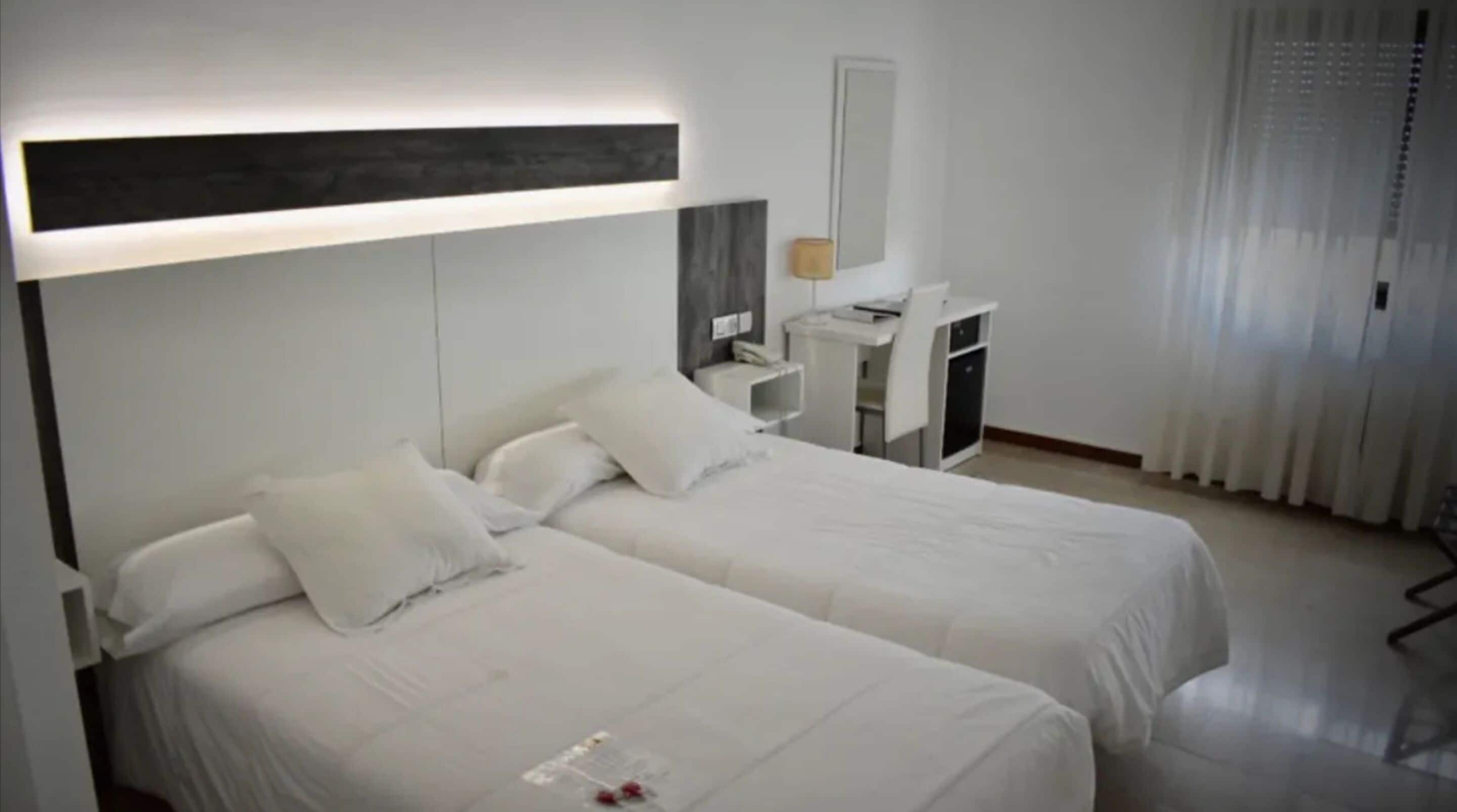 客房內保險箱、書桌、搖籃/嬰兒床、免費無線上網